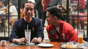 Jokowi Sang Master, MA Kembali Putuskan Calon Gubernur Minimal Usia 25 Tahun, Kaesang Pangarep Mulus Calon Gubernur Jakarta