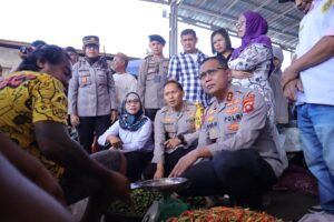 Kunjungi Pasar Tradisional di Kota Gorontalo, Kapolda Gorontalo Pastikan Keamanan dan Pasokan Pangan Terpenuhi