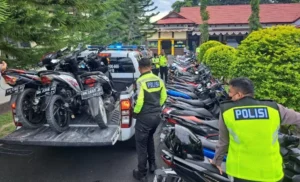 Sedang Lakukan Razia,  Atap Truk Satlantas Polres Gorontalo Kota Terlepas, Empat Orang Mengalami Luka