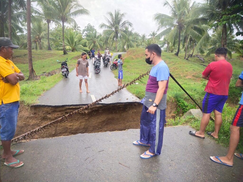 Akses Jalan di Desa Otopade Gorontalo Putus gegara Diterjang Banjir