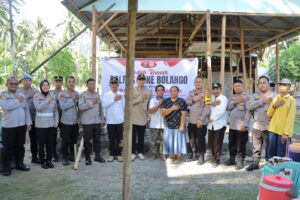 Polres Bone Bolango Renovasi Rumah Warga Tak Layak Huni di Kecamatan Botupingge