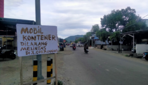 Kesal Jalan Rusak dan Berdebu Tak Kunjung Diperbaiki, Aliansi Masyarakat Tanggidaa Kota Gorontalo Blokade Jalan