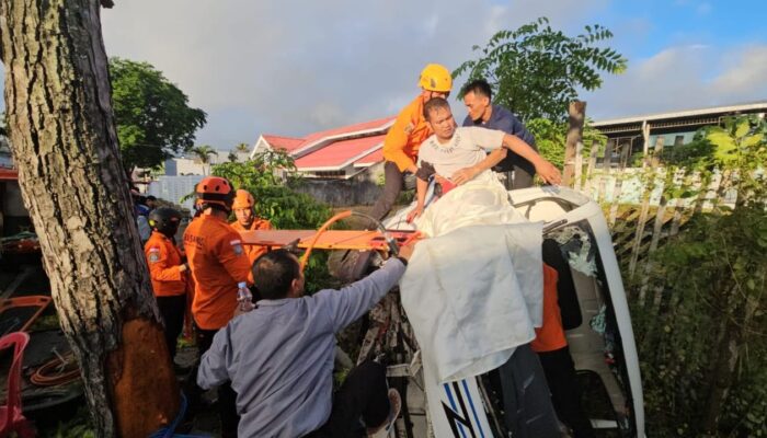 Mobil Pickup di Gorontalo Tabrak Pohon, 2 Orang Luka gegara Mabuk