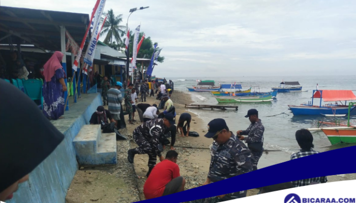 Aksi Bersih-Bersih Pantai Wisata Hiu Paus Botubarani Bone Bolango, Jelang HUT RI Ke-79, Ini Pesan Bupati Bonebolango