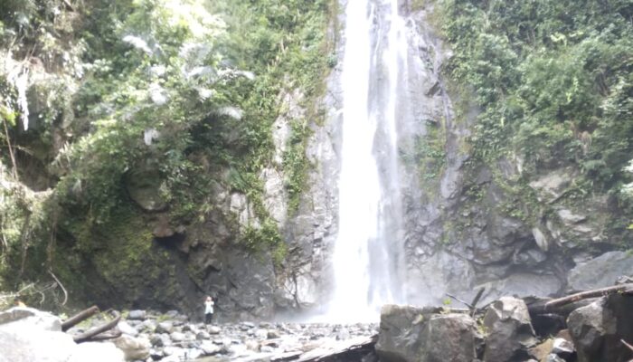 Pesona Air Terjun Menjulang Tinggi, Wisata Alam Bone Bolango yang Indah