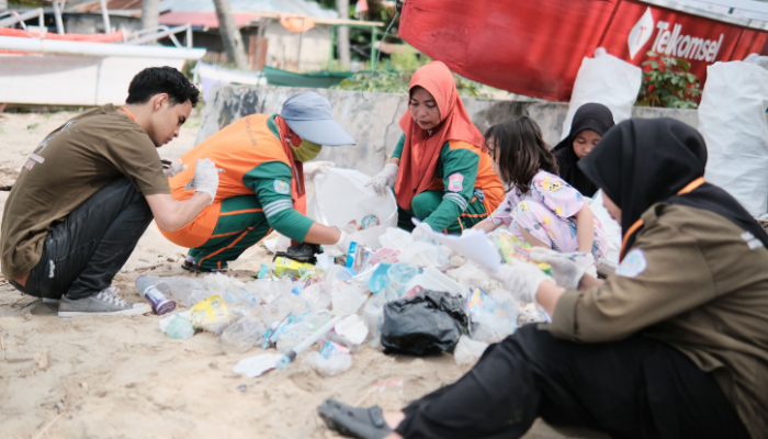 Mengejutkan! Relawan Temukan 11 Kilogram Sampah di Wisata Hiu Paus Botubarani Bonebolango