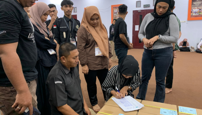 KPU Kota Gorontalo Mulai Sortir Lipat Surat Suara, Libatkan 33 Relawan