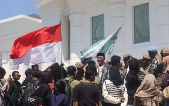 Berani Temui Massa Aksi, Mikson Yapanto Komitmen Perjuangkan Aspirasi Pendemo Untuk Pohuwato