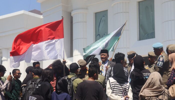 Berani Temui Massa Aksi, Mikson Yapanto Komitmen Perjuangkan Aspirasi Pendemo Untuk Pohuwato