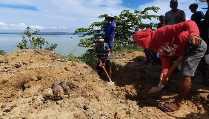 INFO TERKINI! Limbah Busuk Rendam 45 Rumah, Warga Dembe Nekat Jebol Tanggul Danau Limboto