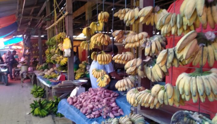 Pedagang Buah di Pasar Marisa Sepi Pembeli, Minta Lapak Dipindah
