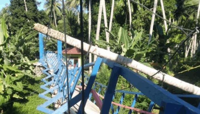 Jembatan Gantung Pentadu Barat Rusak, Warga Boalemo Terisolasi