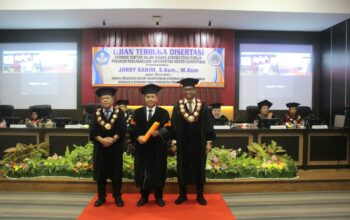 Rektor UNIPO Lulus Sidang Doktoral dengan IPK Hampir Sempurna