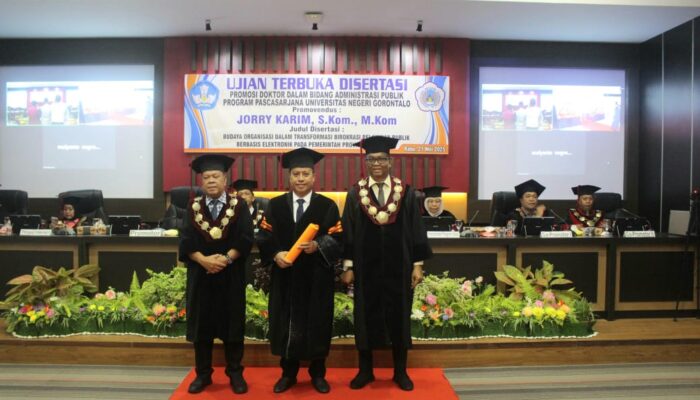 Rektor UNIPO Lulus Sidang Doktoral dengan IPK Hampir Sempurna