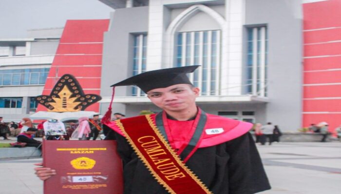 Dulu Jual Sayur di Pasar, Kini Diwisuda dengan Gelar Cumlaude di UNG