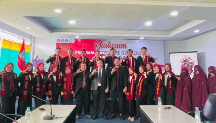 Fakultas Hukum UNIPO Sukses Gelar Yudisium, 16 Mahasiswa Resmi Lulus