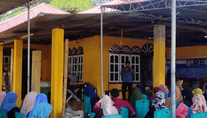 Reses Mikson Yapanto di Boalemo, UMKM Dibantu Asuransi Pemanjat Kelapa di Perjuangkan