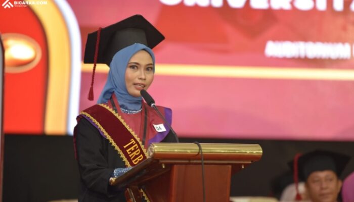 Putri Penjual Bensin Eceran Raih Lulusan Terbaik UNG
