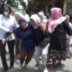 Ibu Korban Oknum Polisi Menangis di Polda, Minta Keadilan untuk Putrinya