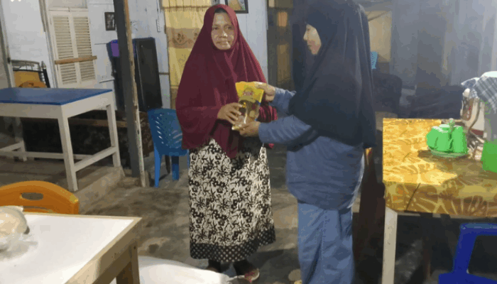 Warga Lemito Senang, Bantuan UMKM Mikson Yapanto Buat Usaha Bangkit Lagi