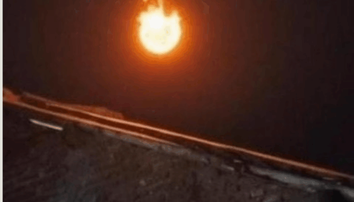Cahaya Misterius di Langit Cirebon Picu Dugaan Meteor Jatuh
