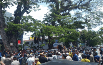 Ratusan ASN Geruduk Kantor BSG Desak Pengembalian Saham Daerah