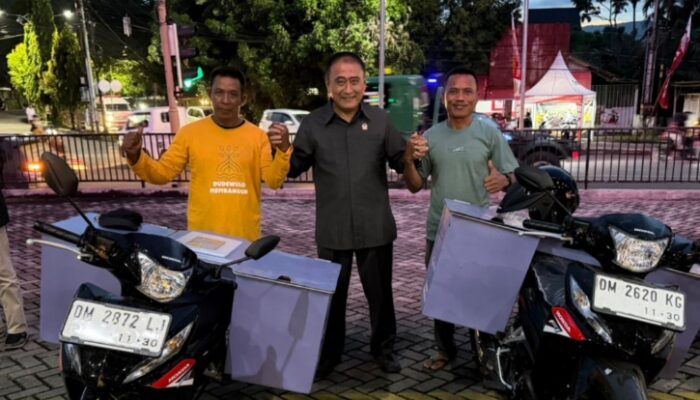 Mikson Serahkan Coolbox dan Motor Dukung Usaha Perikanan Lokal