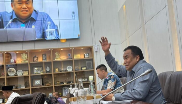 Rachmat Gobel Soroti Impor Tekstil hingga Industri Baja dalam Raker Komisi VI