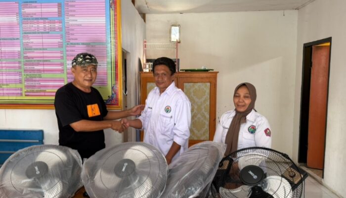 Janji Reses Dipenuhi Mikson Yapanto Bantu Fasilitas Kantor Desa Maleo