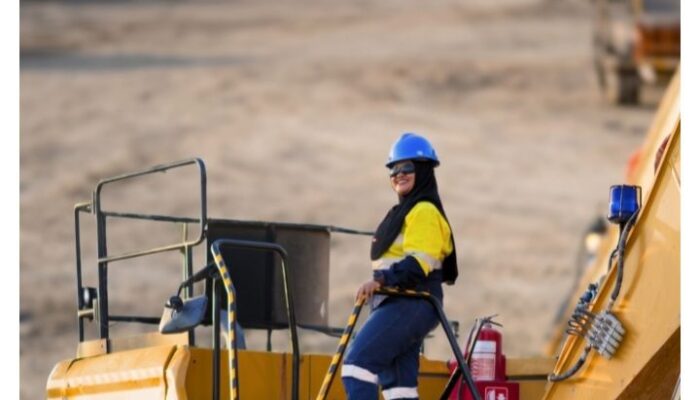 Perempuan Lokal Pohuwato Jadi Operator Excavator Pertama di Pani Gold Mine