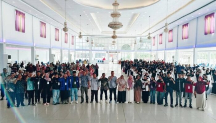 PLT Rektor UNIPO Tutup PKKMB, Mahasiswa Diminta Bertumbuh