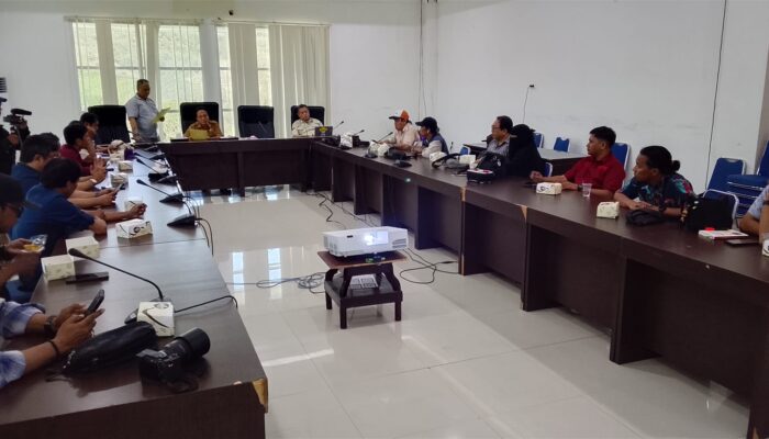 Forum Media Parlemen Puncak Botu Resmi Dipimpin Ronal Alibasa