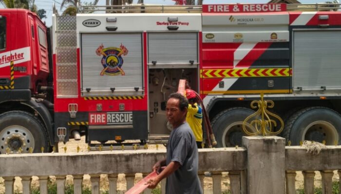 Respons Cepat Pani Gold Mine Bantu Padamkan Kebakaran Lahan Kapali dan Ponelo