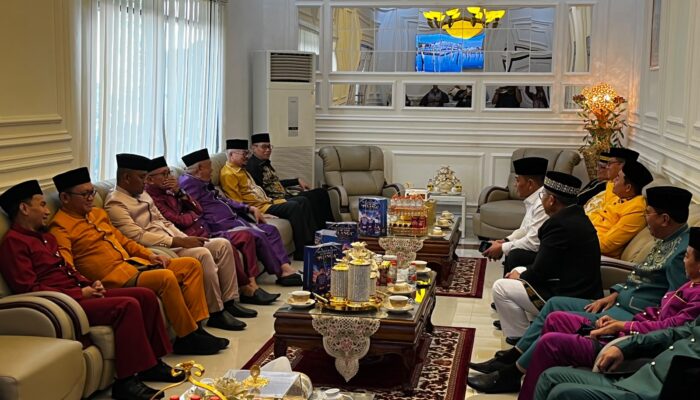 Thomas Mopili Hadiri Penganugerahan Gelar Adat Bupati Gorontalo Sofyan Puhi